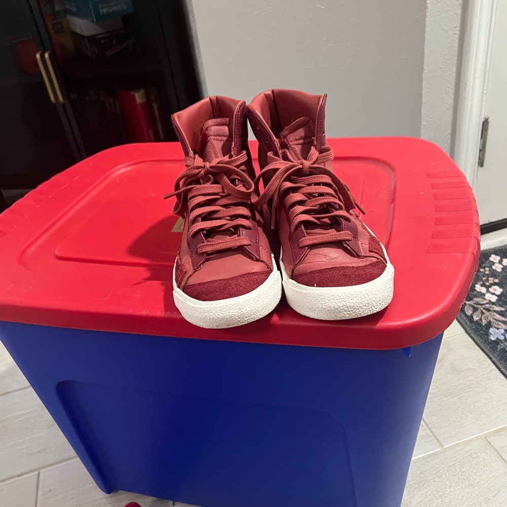 Nike Women's Red High-Top Sneakers